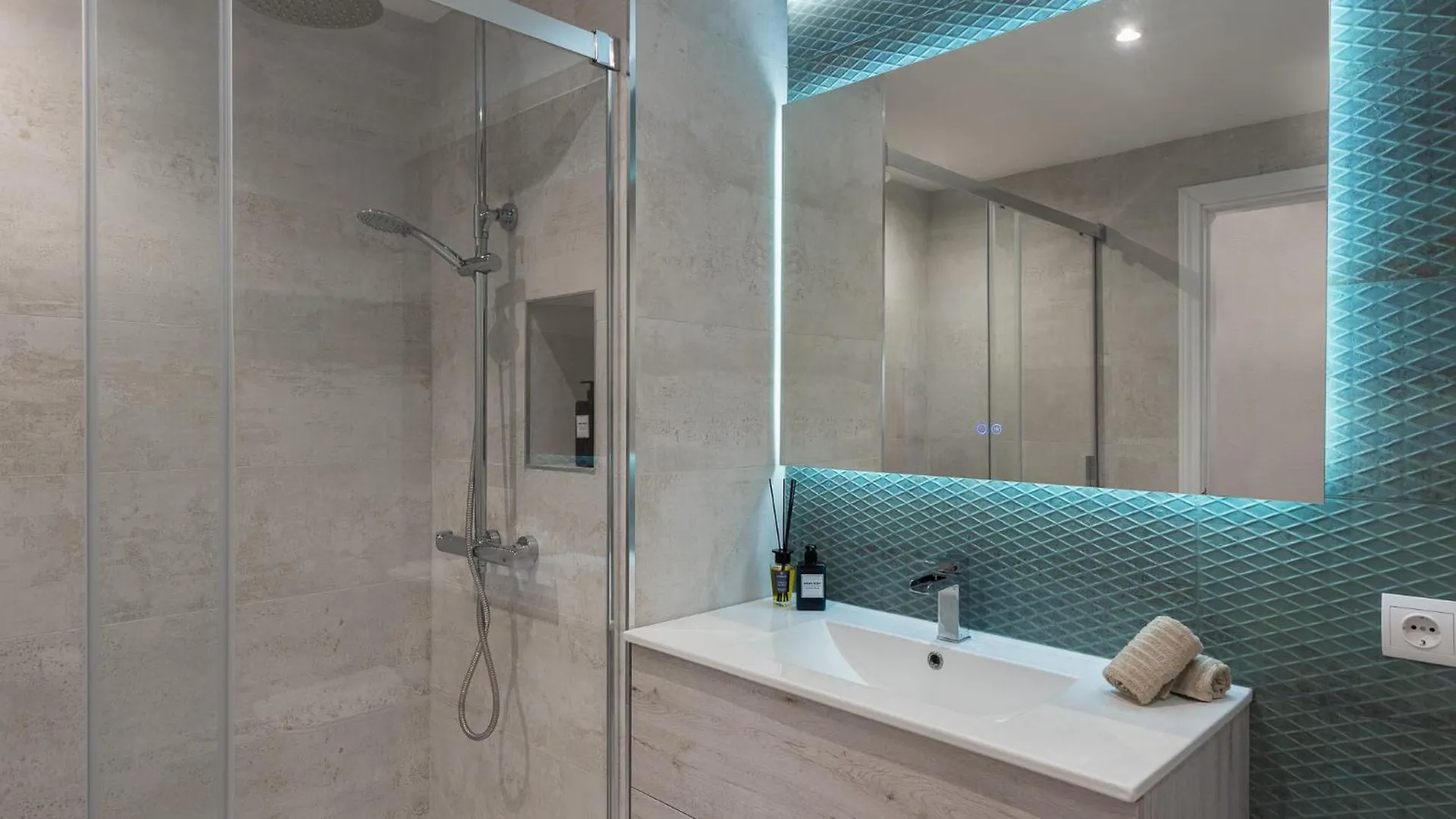 Terrace By The Sea Penthouse & Puerto De Estepona Apartment